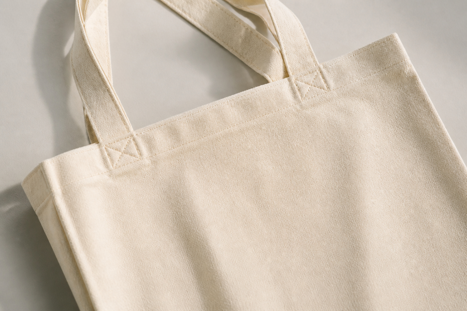 Henkelnaht und Stoffqualität einer Baumwolltasche als Werbemittel