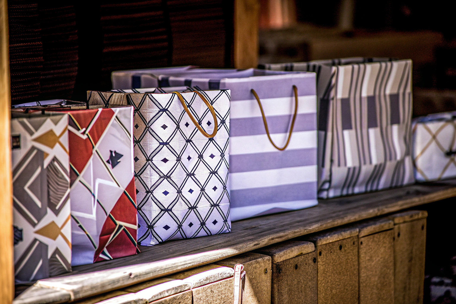 Kreative Verpackungsdesigns im Regal