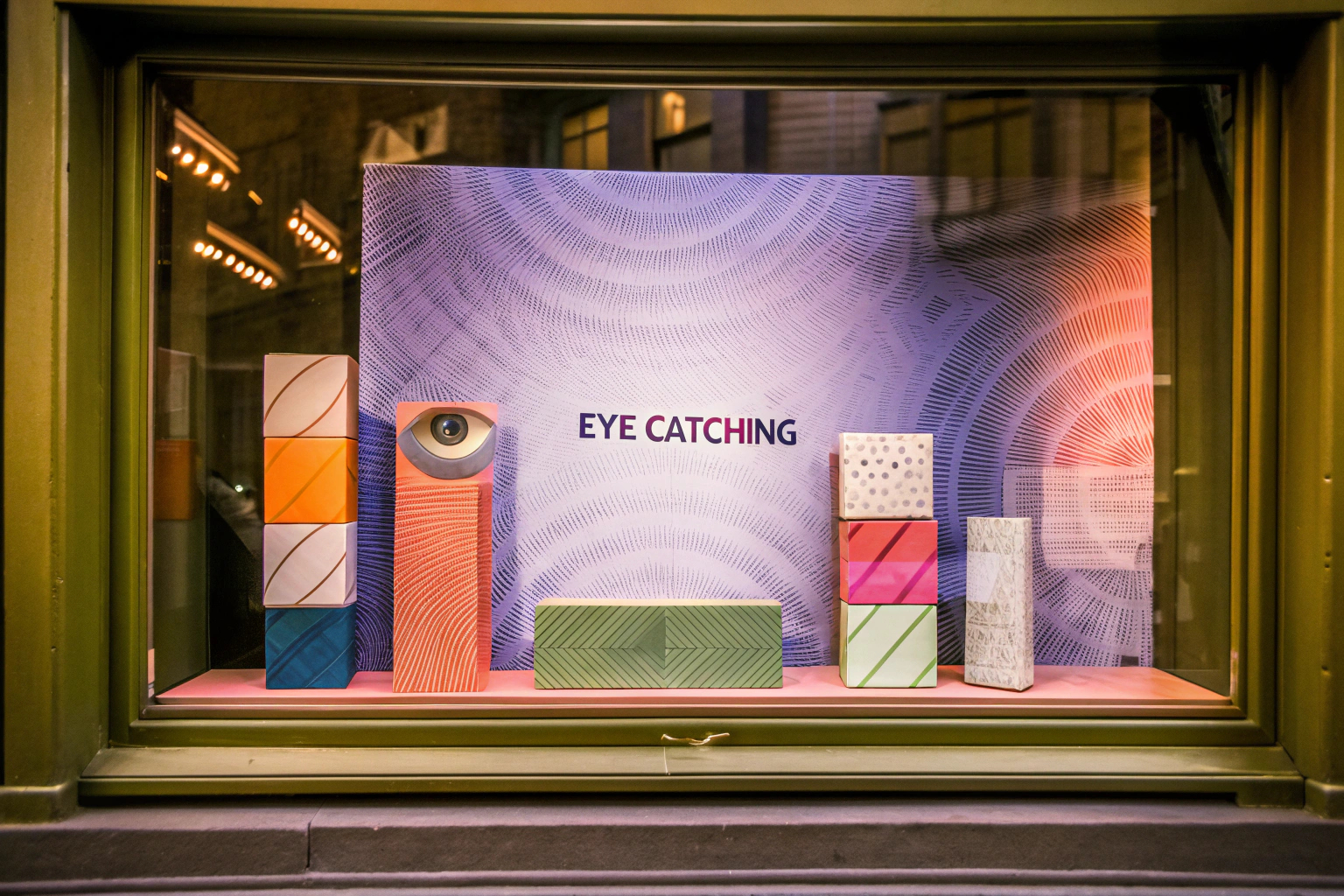 Kreative Schaufenstergestaltung im visuellen Marketing
