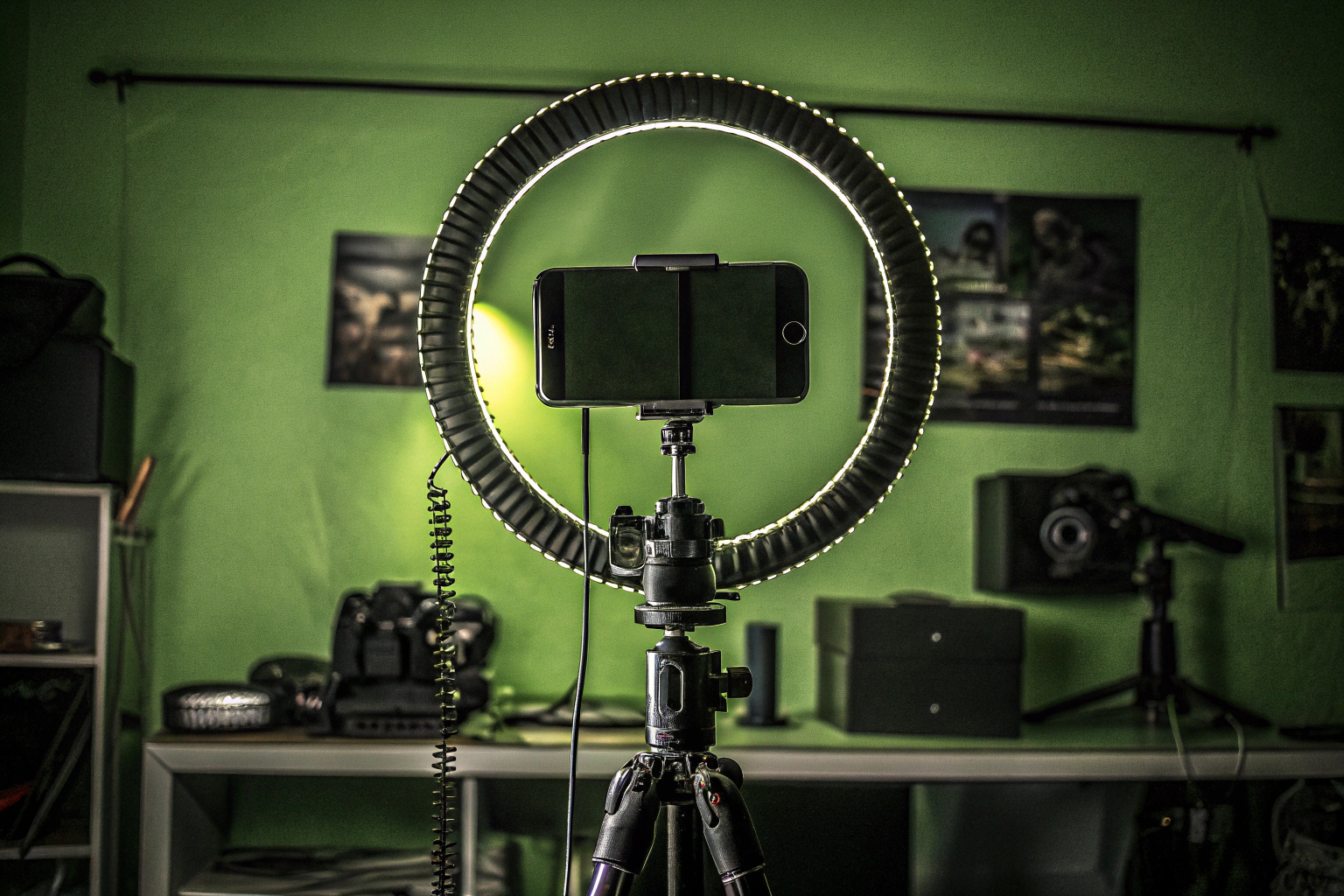 YouTuber bei der Aufnahme eines Reels