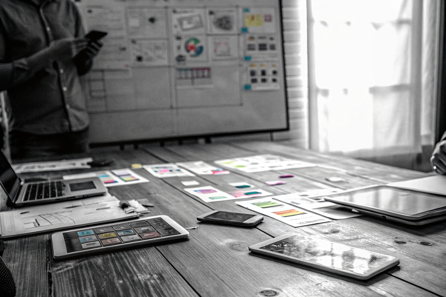 Team bei der Planung einer Social Media Strategie