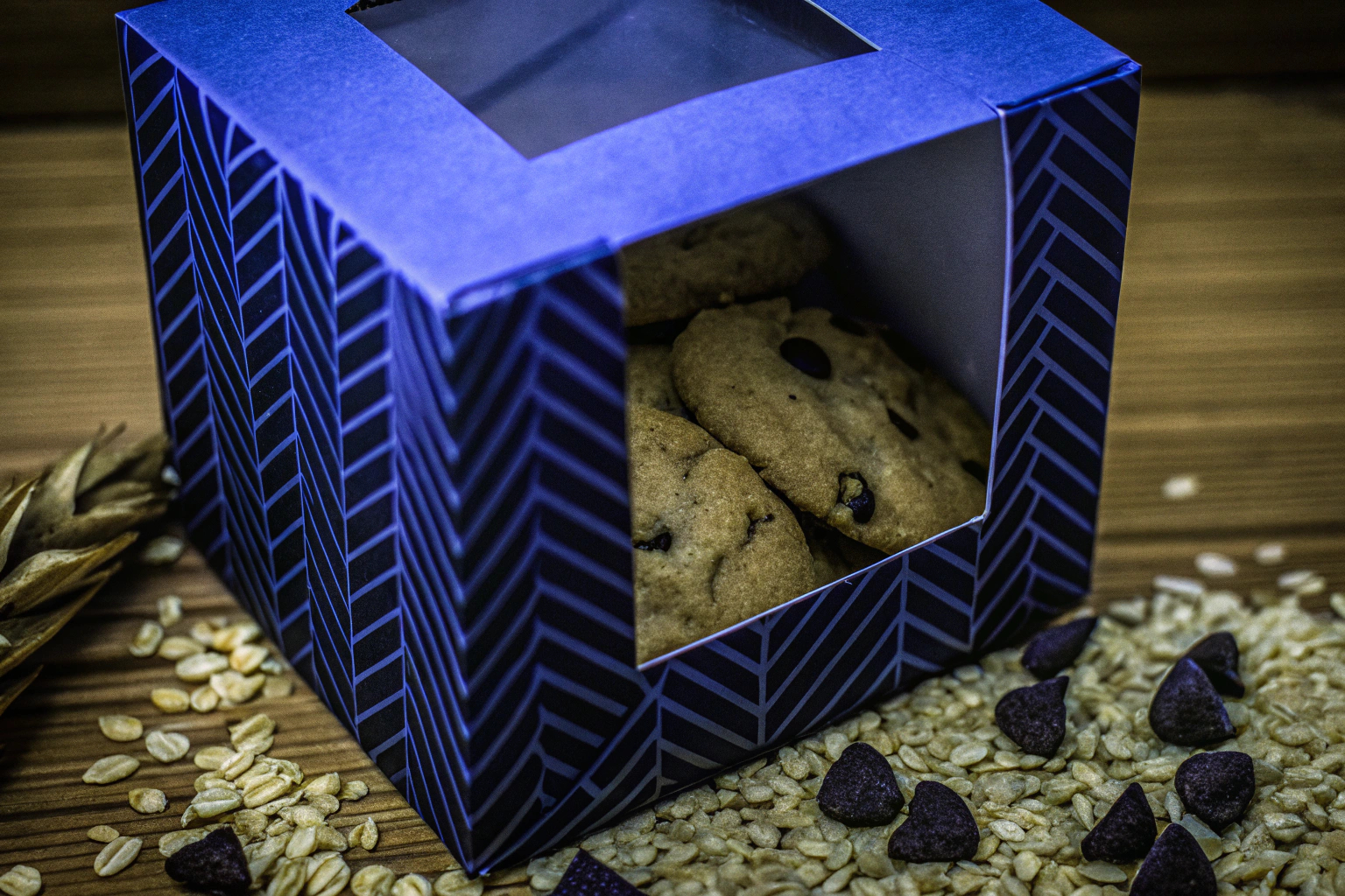 Kraftpapierbox mit Keksen